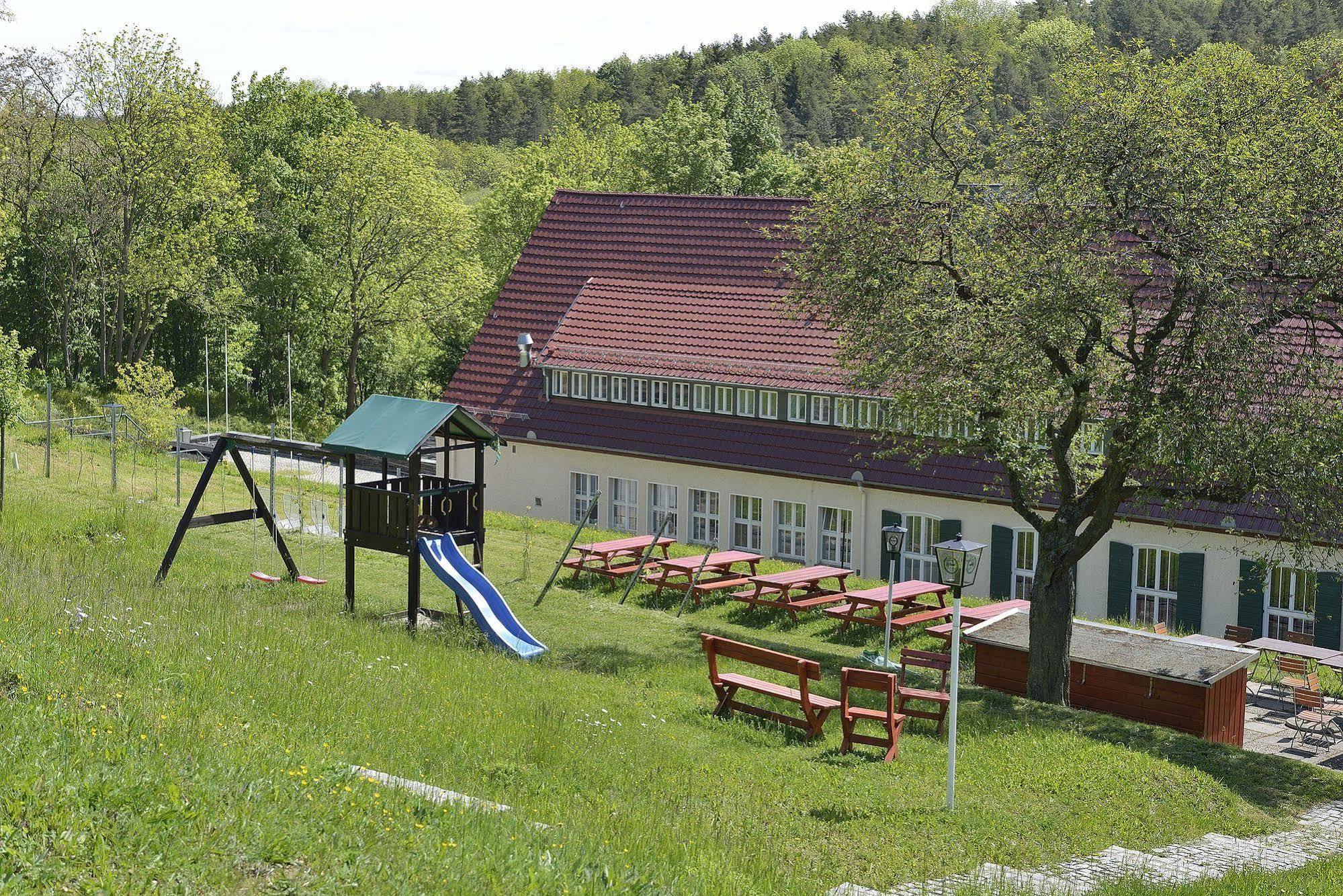 Land- Und Golfhotel Alte Fliegerschule Eisenach Buitenkant foto